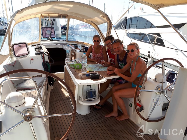 Oceanis 40 - Yacht Charter Sailica