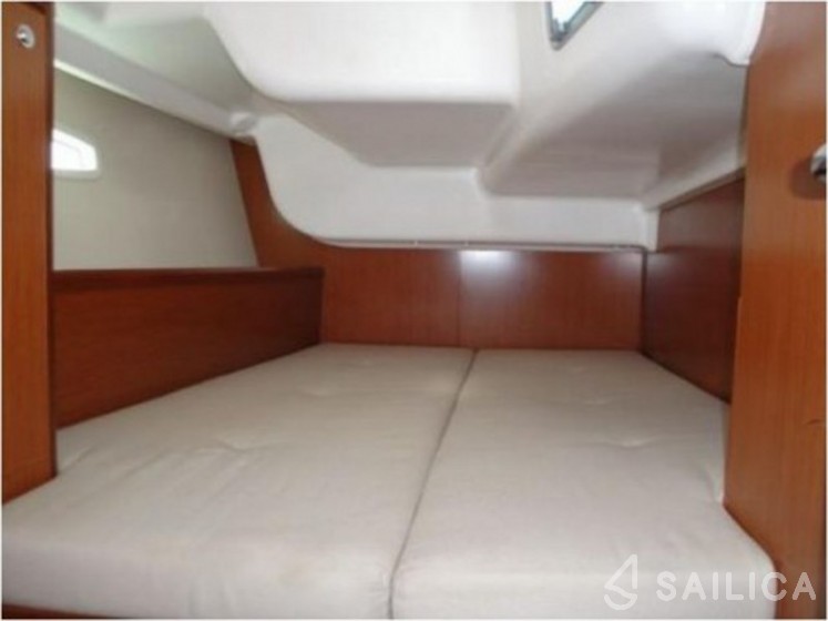Oceanis 40 - Yacht Charter Sailica