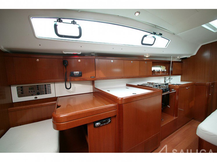 Oceanis 40 - Yacht Charter Sailica