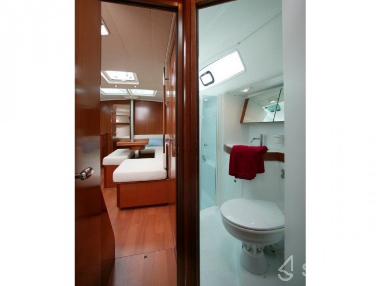 Oceanis 40 - Yacht Charter Sailica