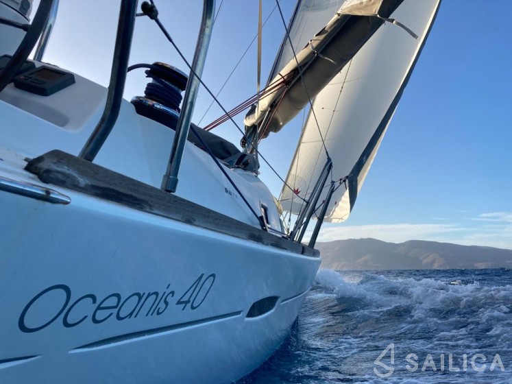 Oceanis 40 - Yacht Charter Sailica