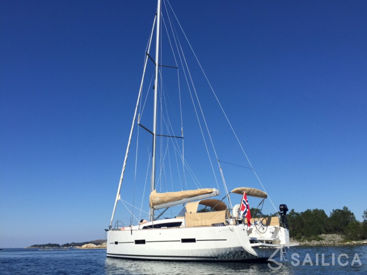 Dufour 410 GL - Yacht Charter Sailica