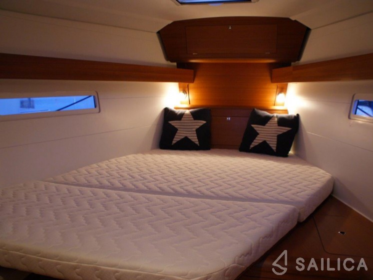 Dufour 410 GL - Yacht Charter Sailica