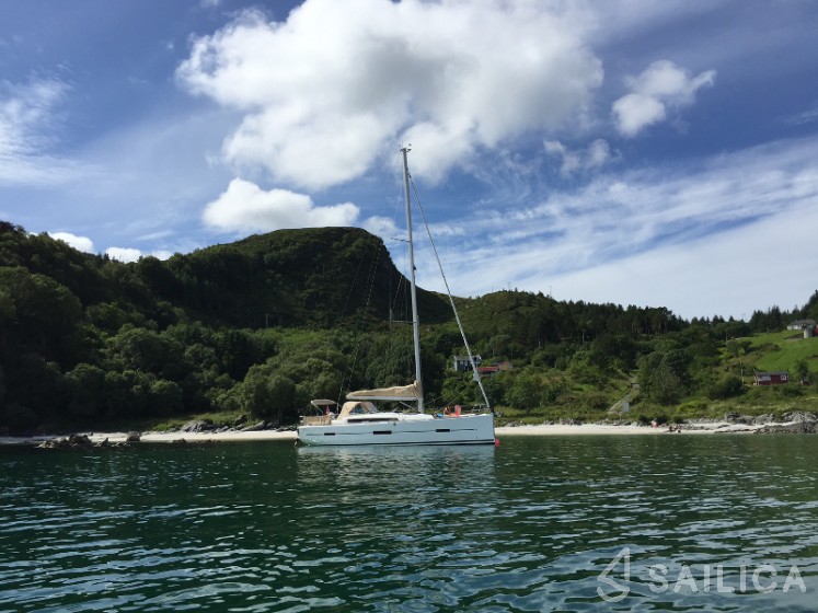 Dufour 410 GL - Yacht Charter Sailica