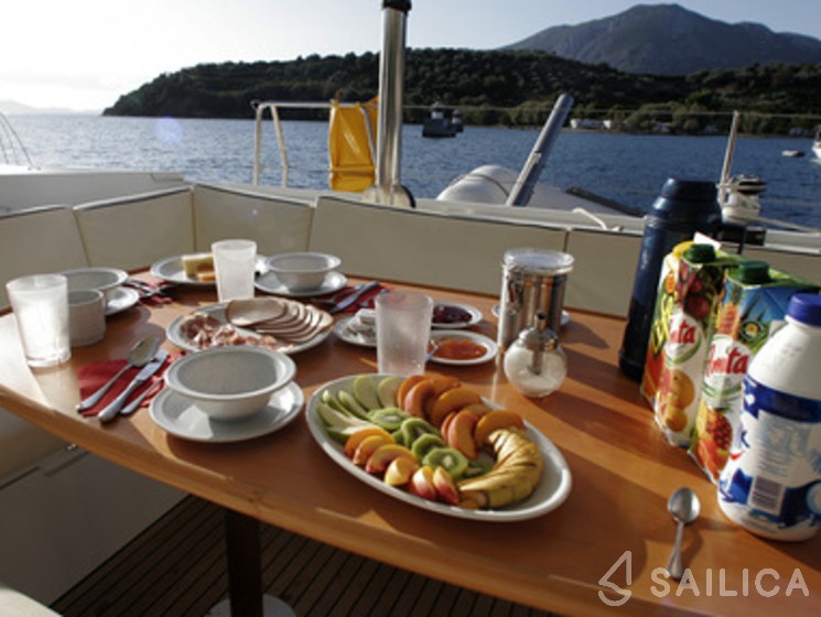 Lagoon 500 - Yacht Charter Sailica