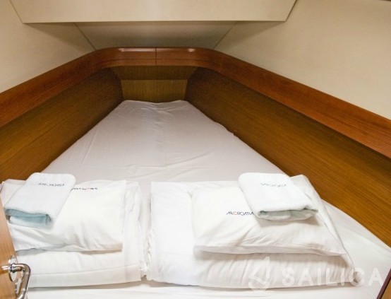 Sun Odyssey 36i - Yacht Charter Sailica