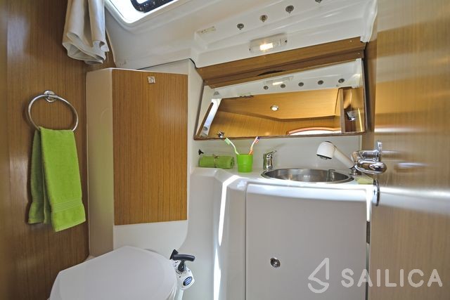Sun Odyssey 36i - Yacht Charter Sailica