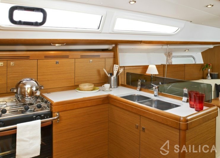 Sun Odyssey 36i - Yacht Charter Sailica