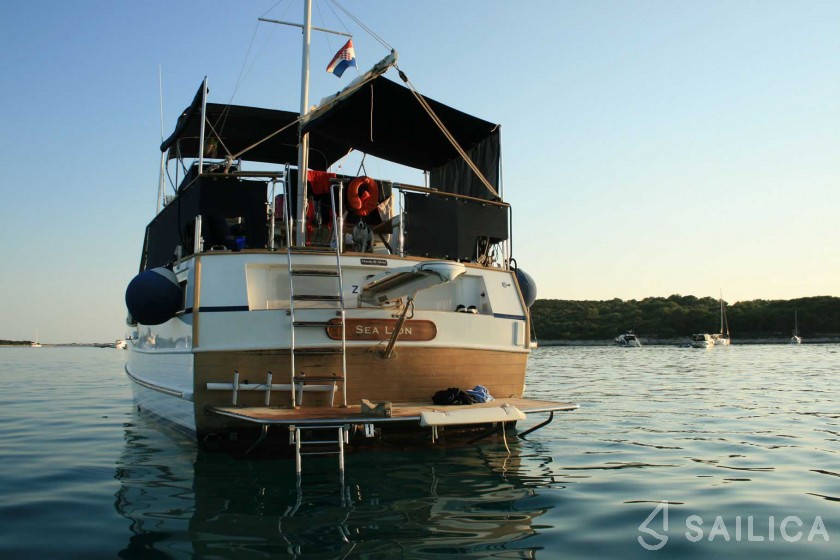 Hampton 42 - Yacht Charter Sailica
