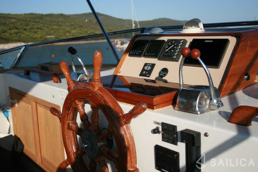 Hampton 42 - Yacht Charter Sailica