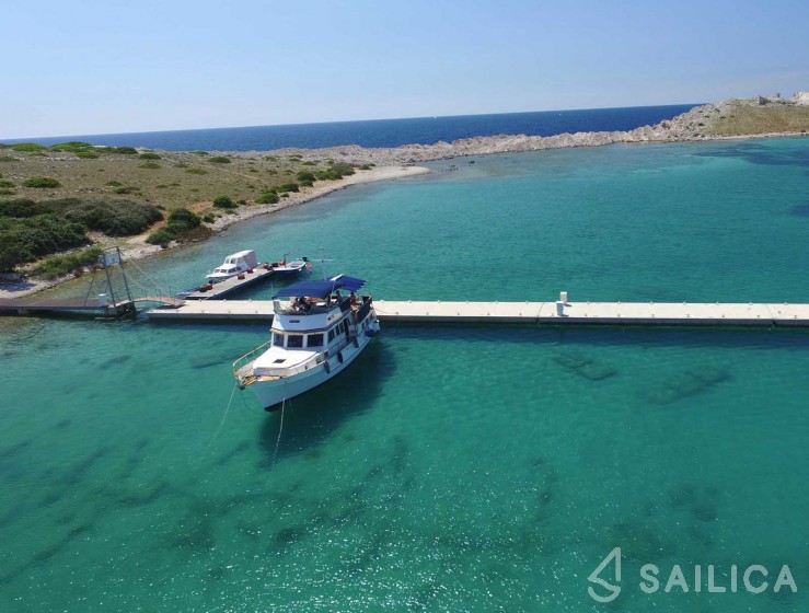Hampton 42 - Yacht Charter Sailica