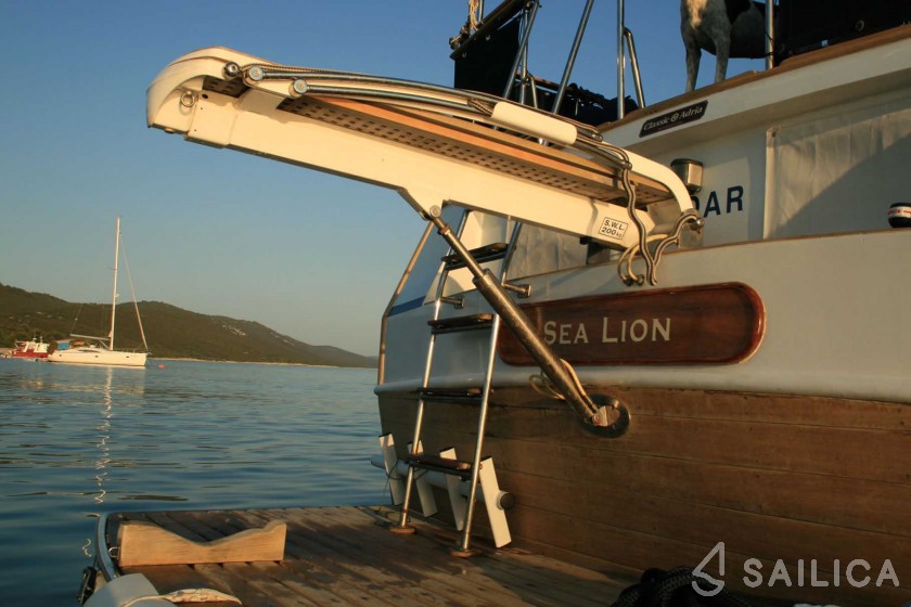 Hampton 42 - Yacht Charter Sailica