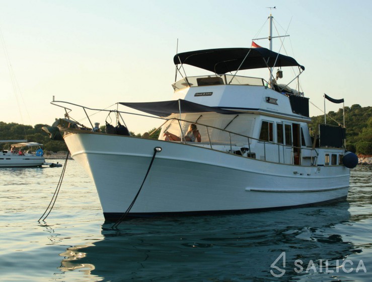 Hampton 42 - Yacht Charter Sailica