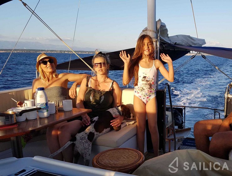 Hampton 42 - Yacht Charter Sailica