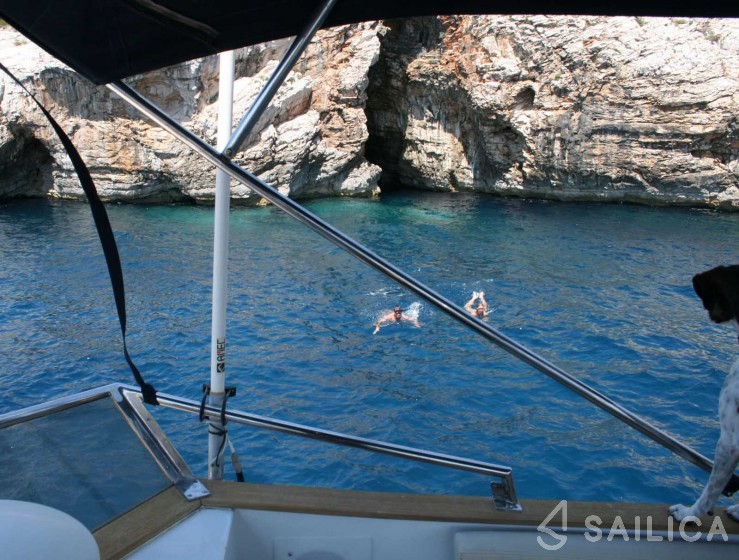 Hampton 42 - Yacht Charter Sailica