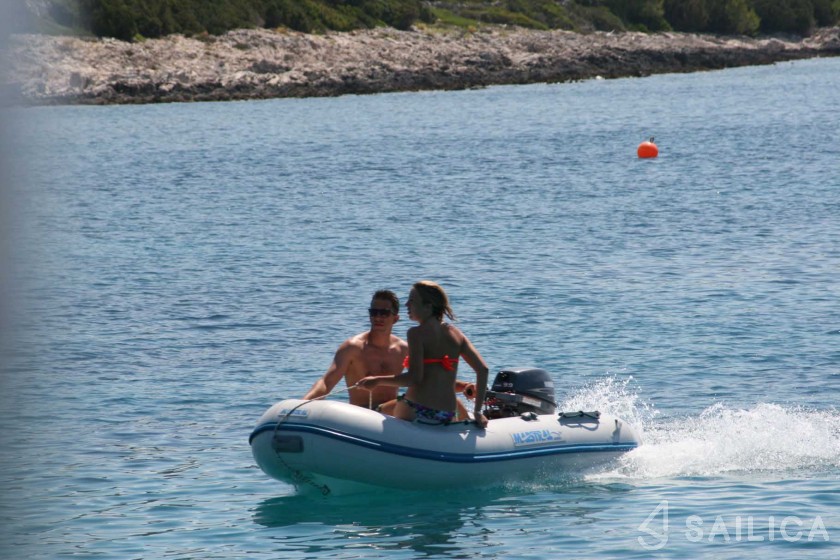 Hampton 42 - Yacht Charter Sailica