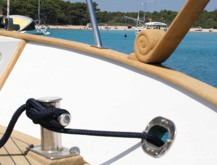 Hampton 42 - Yacht Charter Sailica