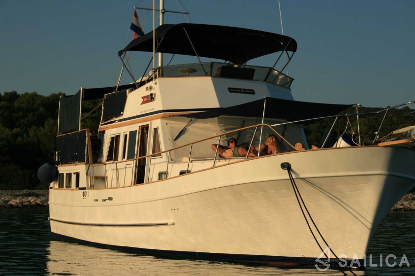Hampton 42 - Yacht Charter Sailica