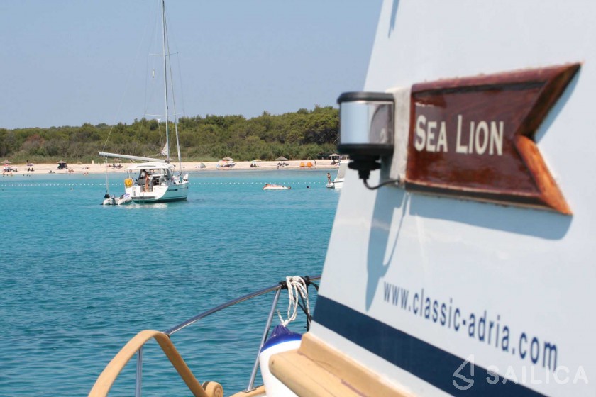 Hampton 42 - Yacht Charter Sailica