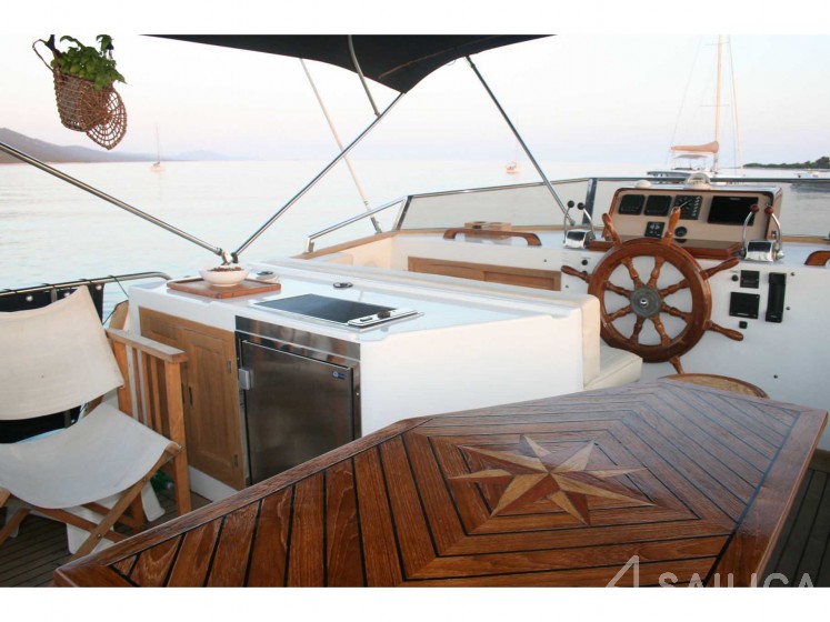 Hampton 42 - Yacht Charter Sailica