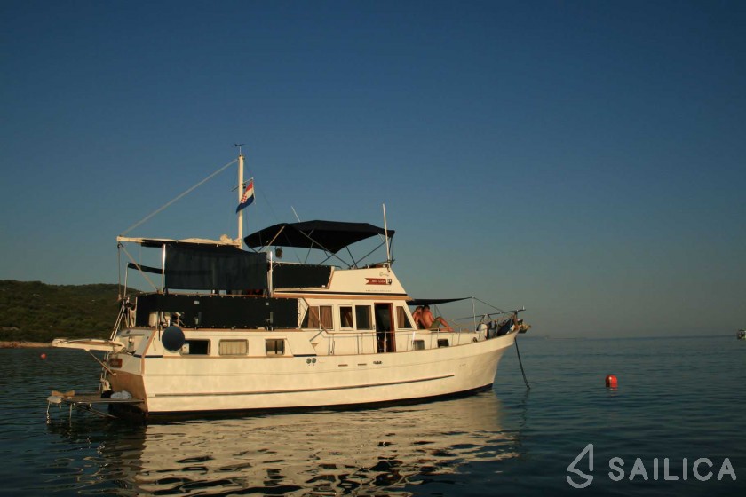 Hampton 42 - Yacht Charter Sailica