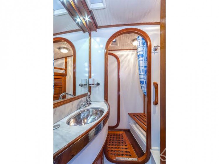 Scorpio 72 - Yacht Charter Sailica