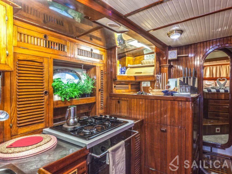 Scorpio 72 - Yacht Charter Sailica