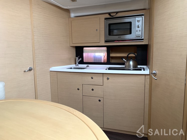 Monte Carlo 37 Hard Top - Yacht Charter Sailica
