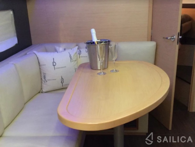 Monte Carlo 37 Hard Top - Yacht Charter Sailica