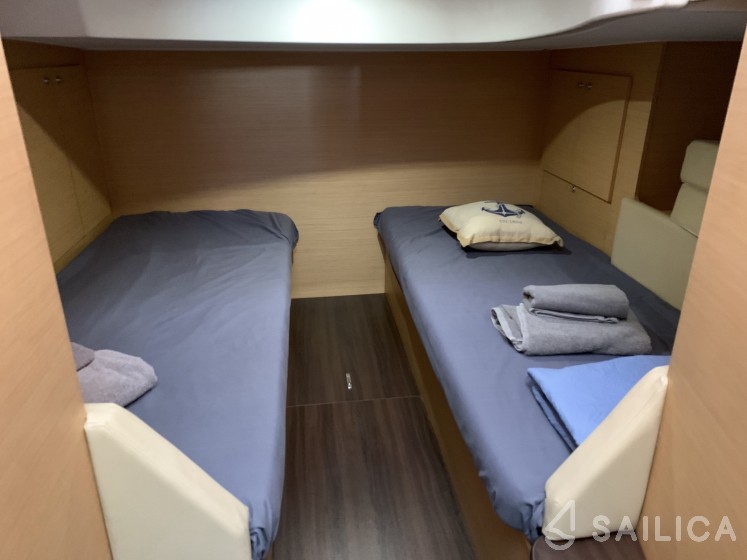 Monte Carlo 37 Hard Top - Yacht Charter Sailica
