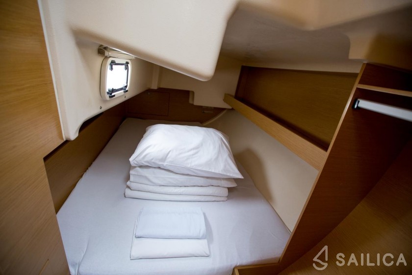 Elan 350 Performance - Yacht Charter Sailica