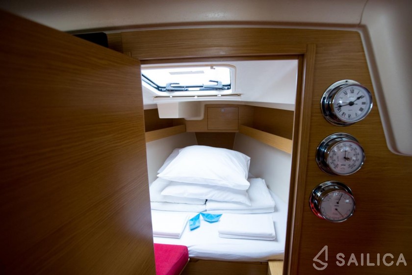 Elan 350 Performance - Yacht Charter Sailica