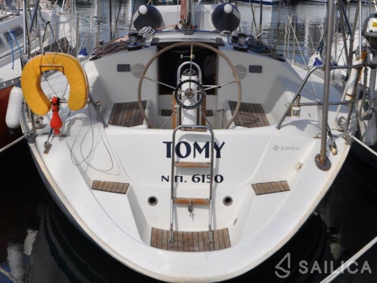 Sun Odyssey 33 - Yacht Charter Sailica