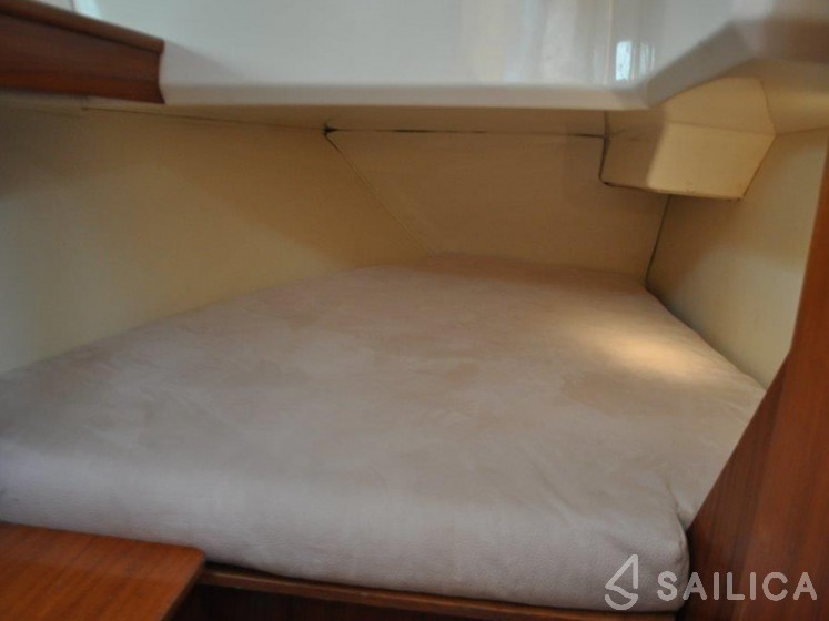 Sun Odyssey 33 - Yacht Charter Sailica