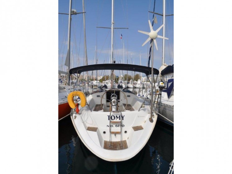 Sun Odyssey 33 - Yacht Charter Sailica