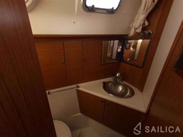 Sun Odyssey 44 i - Yacht Charter Sailica