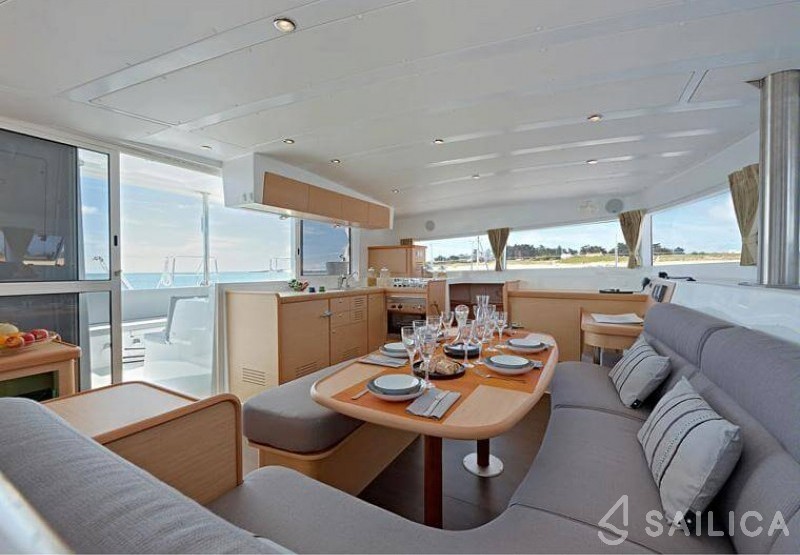 Lagoon 421 - Yacht Charter Sailica