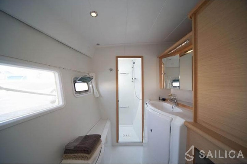 Lagoon 421 - Yacht Charter Sailica