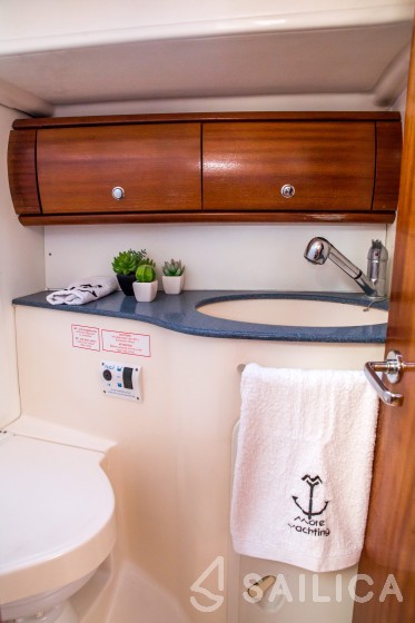 Bavaria 44 - Yacht Charter Sailica