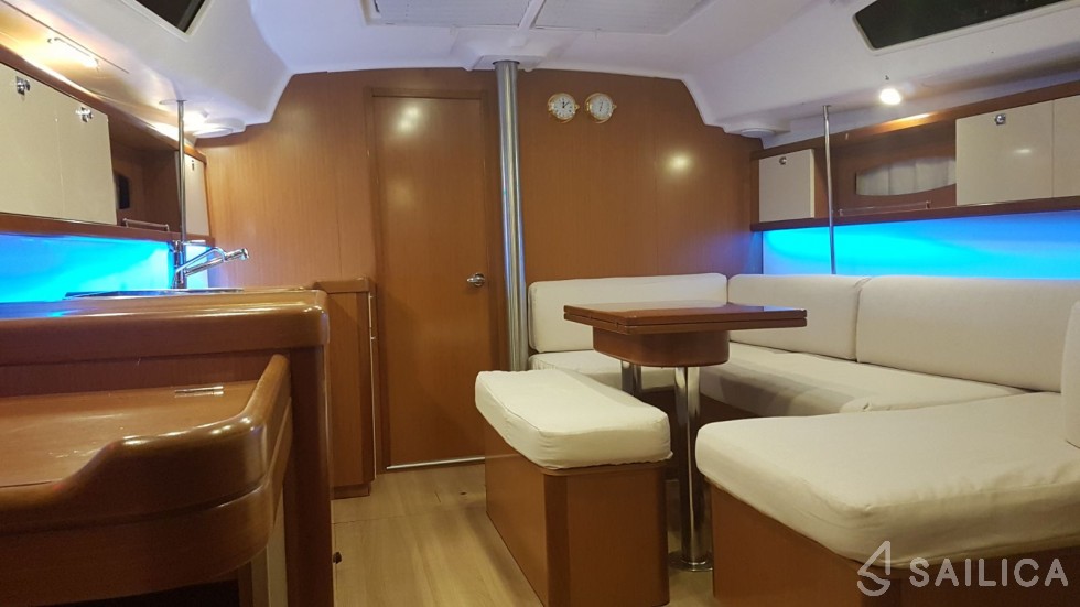Oceanis 40 - Yacht Charter Sailica
