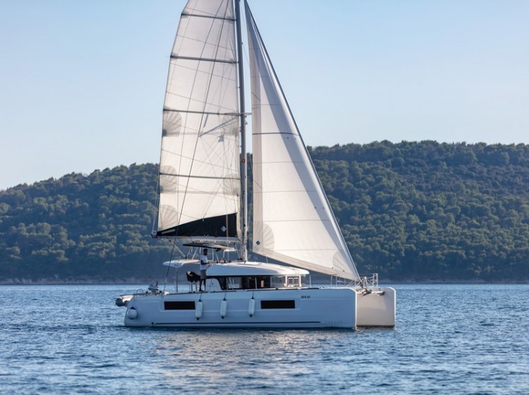 Lagoon 40 - Yacht Charter Sailica