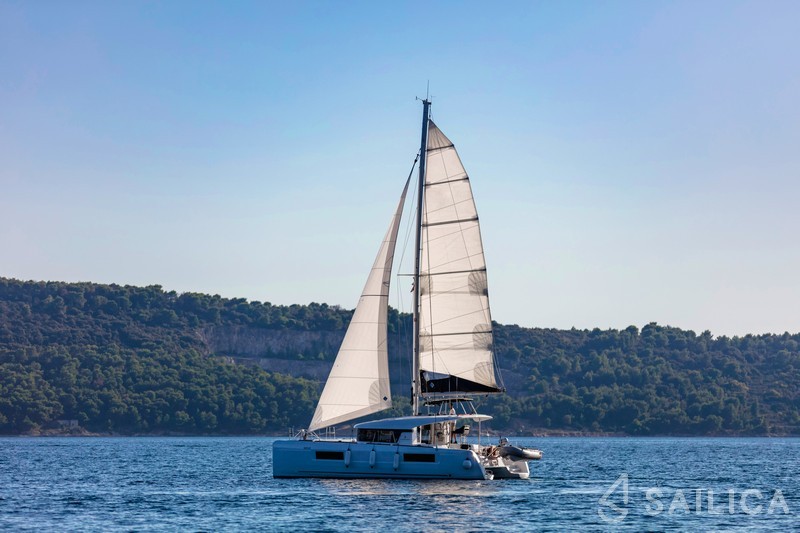 Lagoon 40 - Yacht Charter Sailica