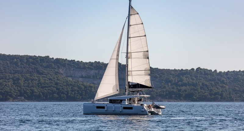 Lagoon 40 - Yacht Charter Sailica