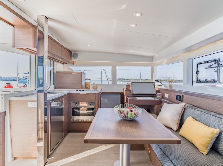 Lagoon 40 - Yacht Charter Sailica