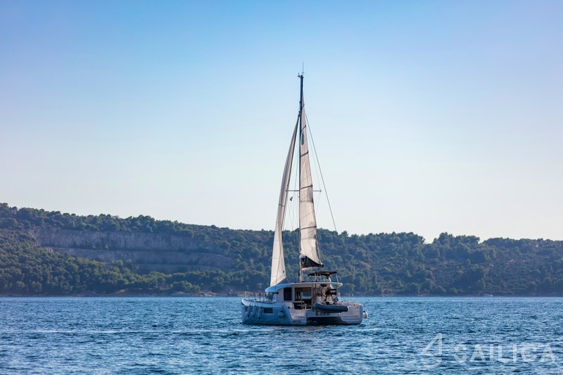 Lagoon 40 - Yacht Charter Sailica