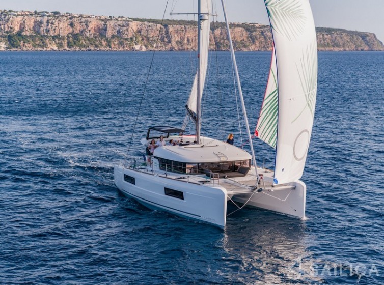 Lagoon 40 - Yacht Charter Sailica