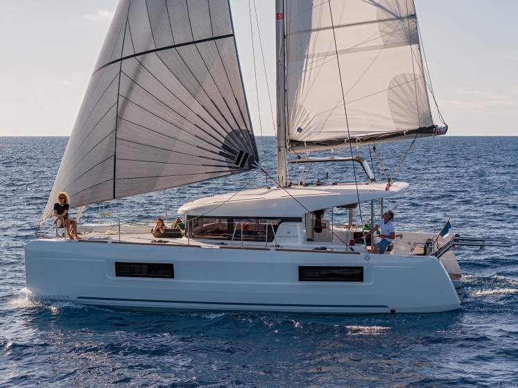 Lagoon 40 - Yacht Charter Sailica