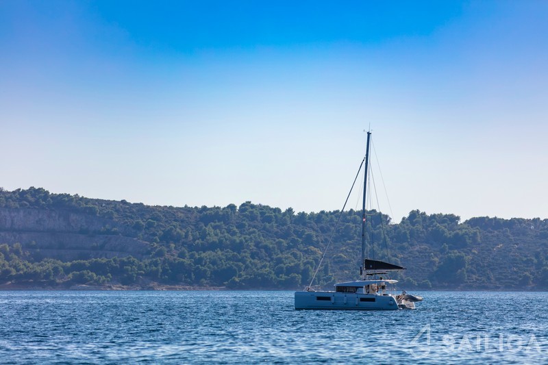 Lagoon 40 - Yacht Charter Sailica