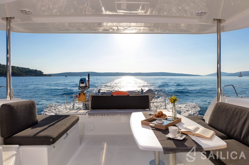 Lagoon 40 - Yacht Charter Sailica