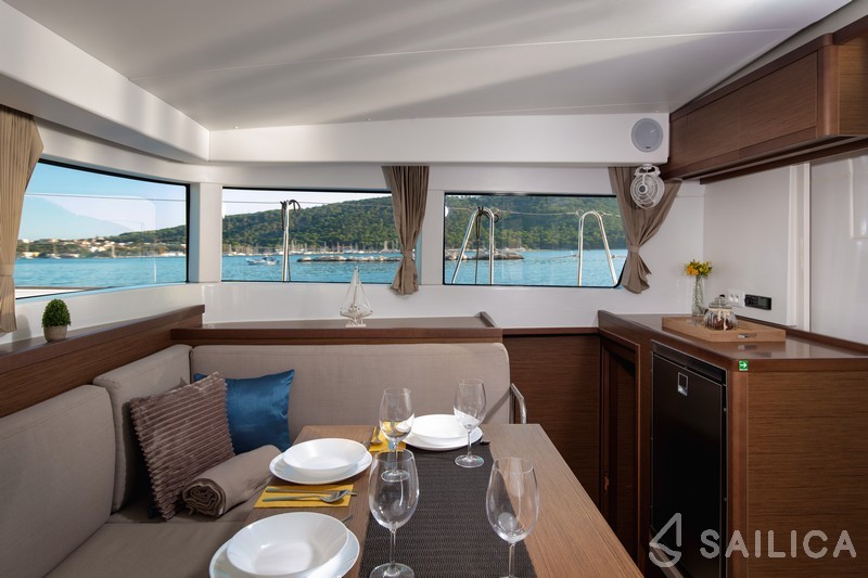 Lagoon 40 - Yacht Charter Sailica